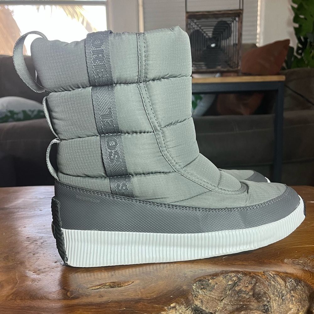 Sorel Out ‘N About Puffy Mid Waterproof Snow Boots Women’s 9.5